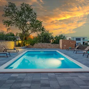  Apartment Cesare With Shared Pool